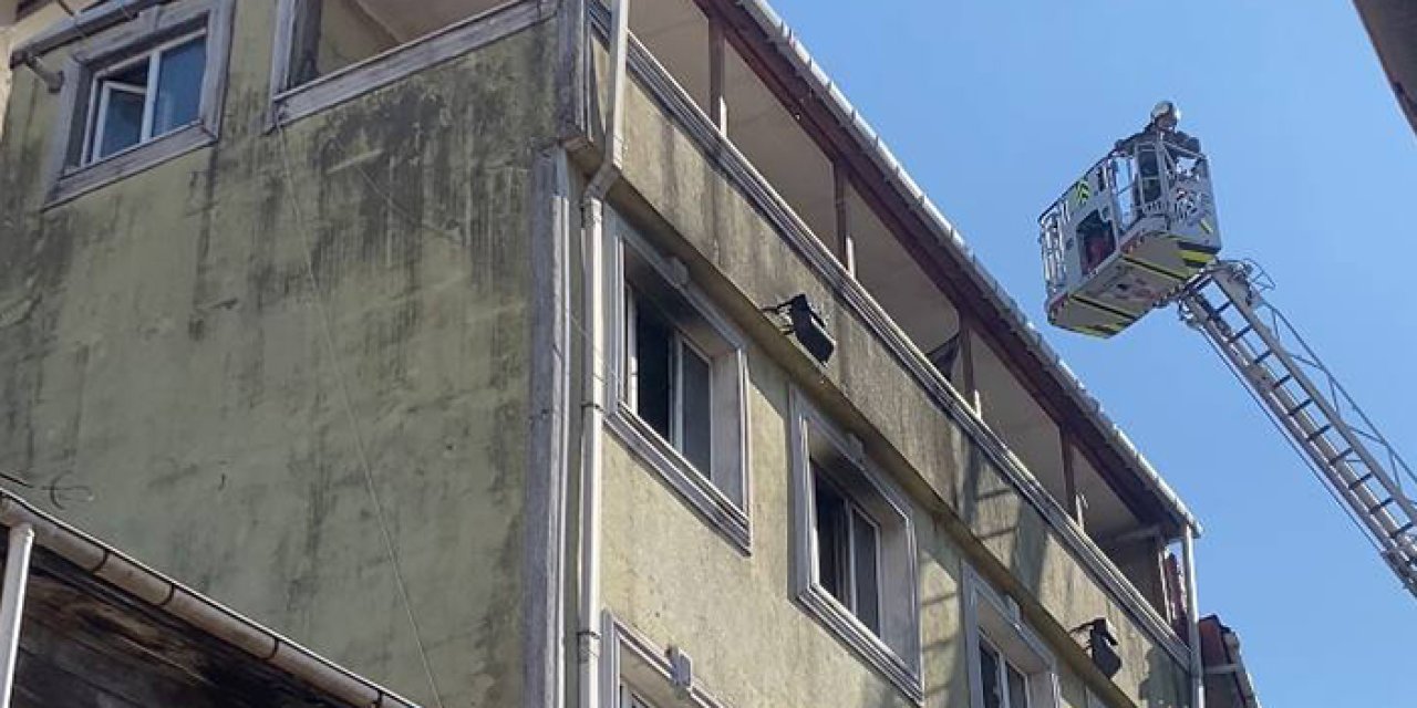 Beş katlı binada yangın: Alevler ağaçlara sıçradı