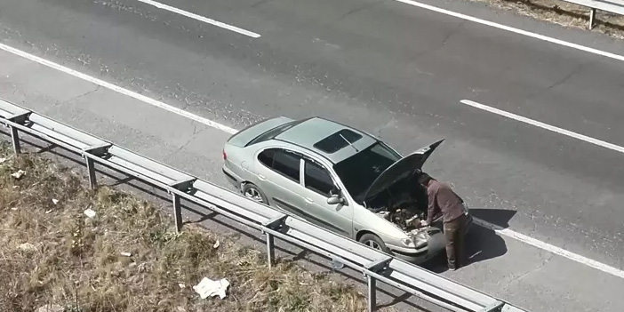 Polisi görünce arıza yapıyor gibi yaptı, ehliyetsiz çıktı
