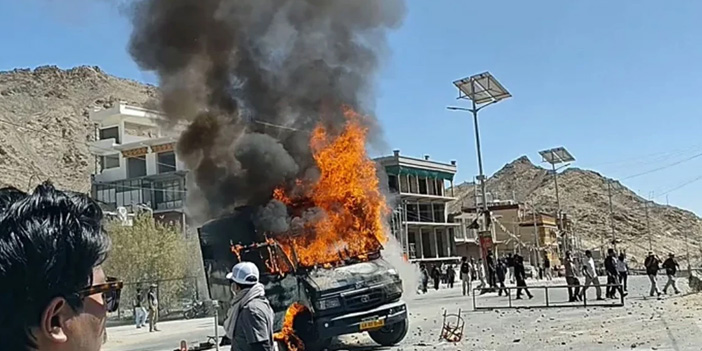 Hindistan’ın Ladakh bölgesinde olaylar büyüdü: Sokağa çıkma yasağı ilan edildi