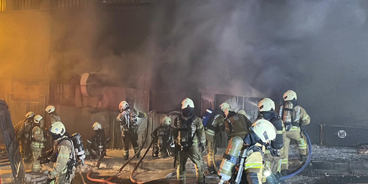 Matbaa deposunda korkutan yangın