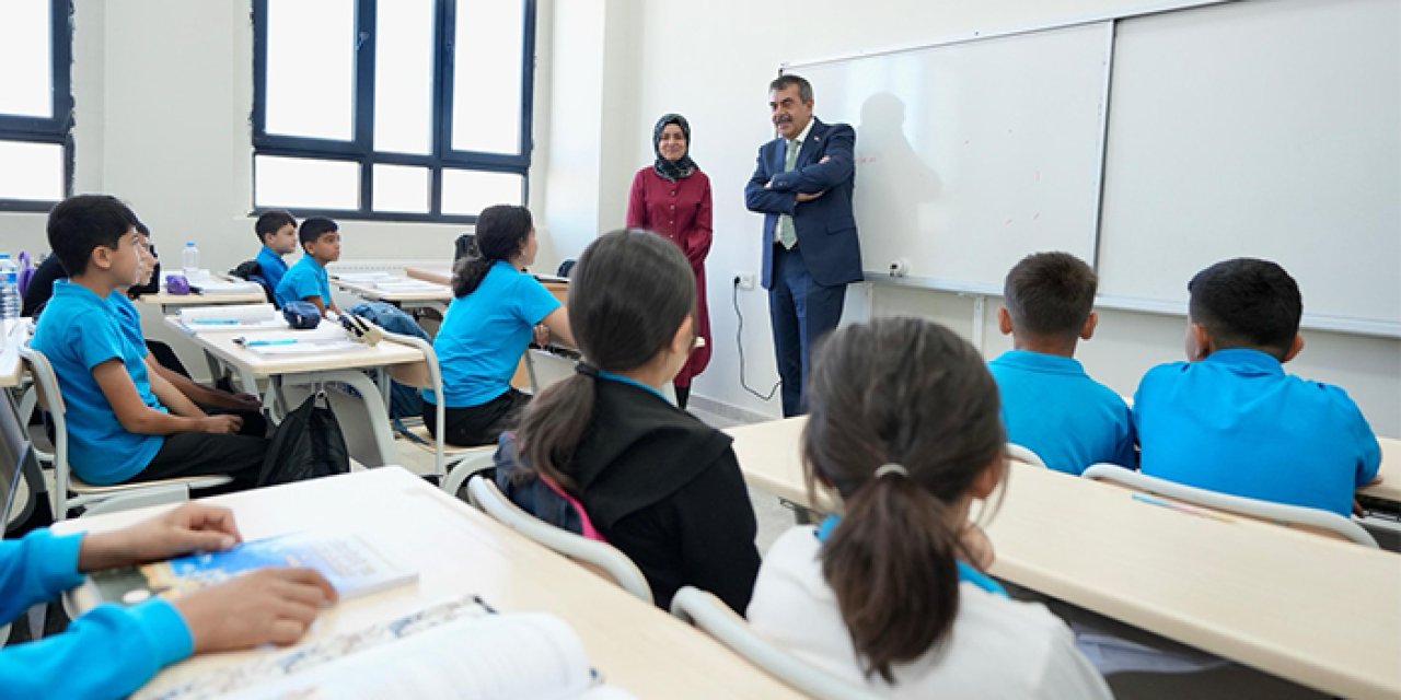 Bakan Tekin’den Adıyaman’da sürpriz okul ziyareti