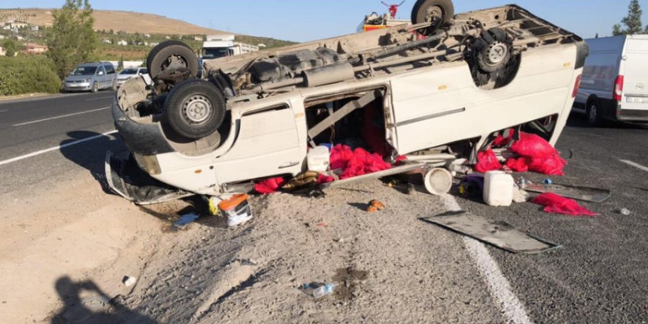 Şanlıurfa’da tarım işçilerini taşıyan minibüs devrildi: 19 yaralı