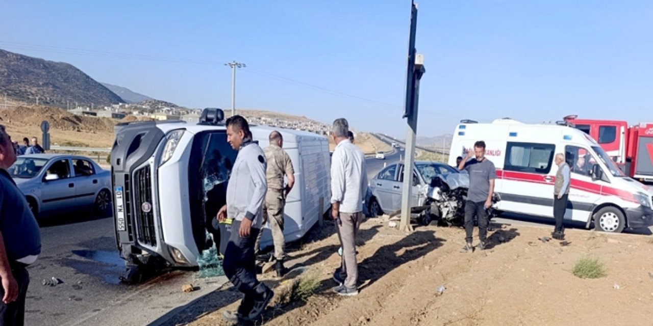 Gaziantep’te otomobil ile minibüs çarpıştı: 6 yaralı
