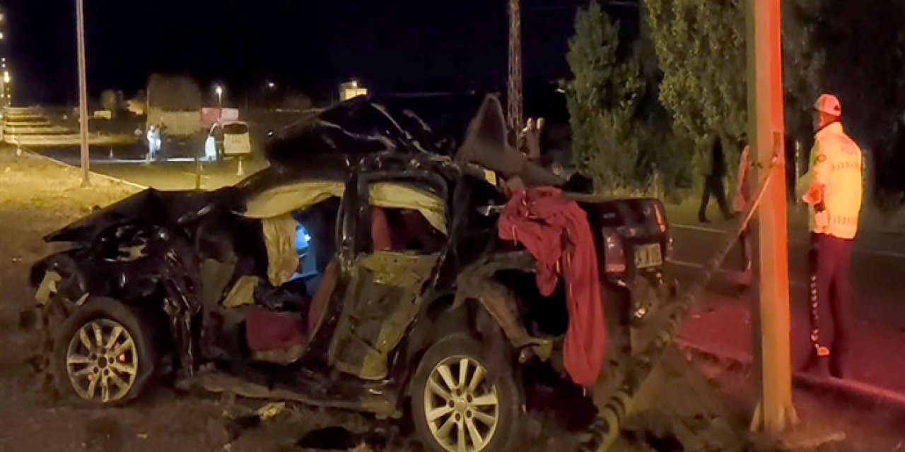 Kars’ta kereste yüklü kamyonla otomobil çarpıştı: 1 ölü