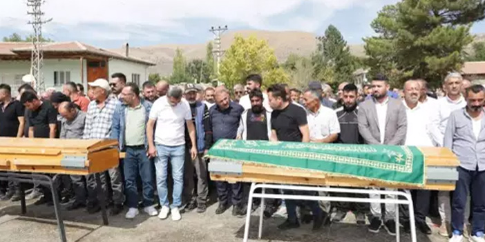 Konya’daki kazada hayatını kaybeden 3 yaşındaki ikizler son yolculuğuna uğurlandı