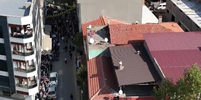 Mağaza açılışında izdiham: Ayakkabılar kayboldu, ezilme tehlikesi yaşandı