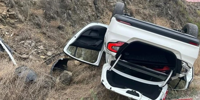 Nişanlısını görmeye giderken kaza yaptı: Hurdaya dönen araçtan sağ çıktı