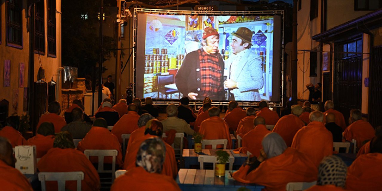 Huzurevi sakinlerine nostalji dolu sürpriz