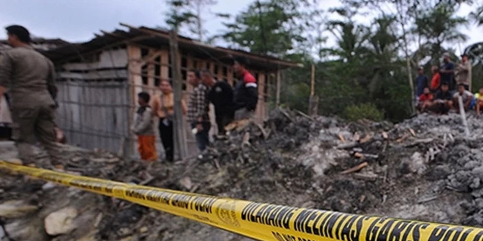 Endonezya’da yatılı okul çöktü: 3 ölü, 38 kayıp