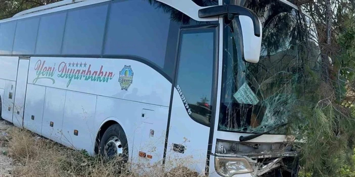 Adıyaman’da otobüs ve otomobil çarpıştı: Bir aile hayatını kaybetti