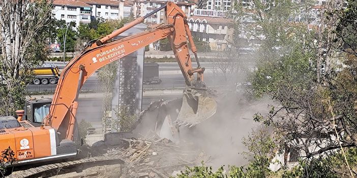 Pursaklar Belediyesi, tehlike arz eden yapıları tek tek ortadan kaldırıyor