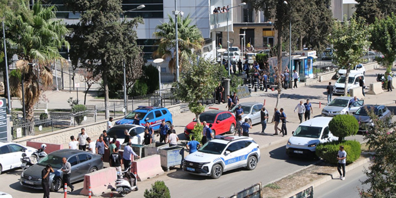 Adliye önünde taşlı sopalı kavga: 8 yaralı, 15 gözaltı