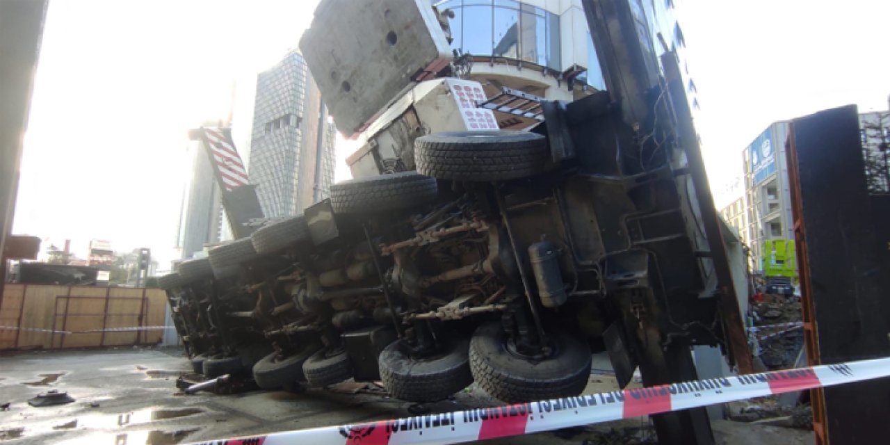 Şişli’de vinç yurt binasına devrildi: Öğrenciler tahliye edildi