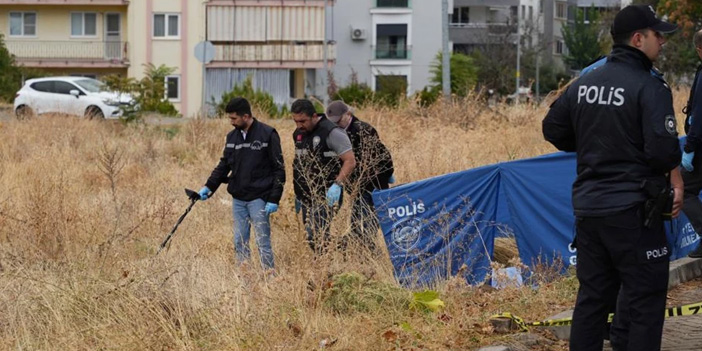 Denizli’de yol kenarında oturan kişi intihar etti