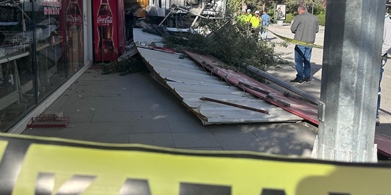 Malatya’da freni boşalan kamyon 7 konteyner iş yerine çarptı: 1 yaralı
