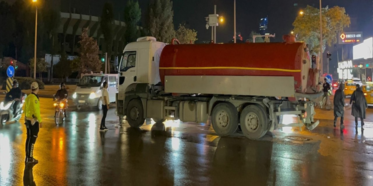 İzmir’de motosiklet vidanjörle çarpıştı: 1 Ölü