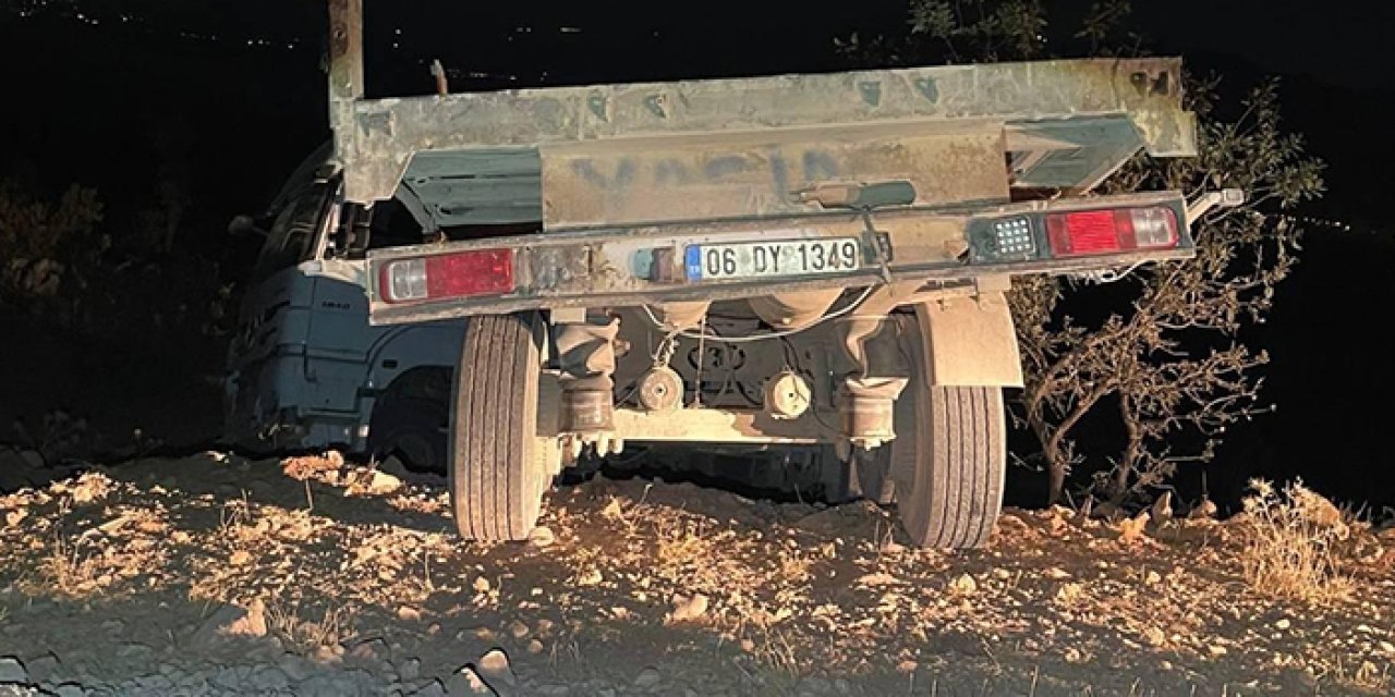 TIR şarampole düştü: Sürücü hayatını kaybetti