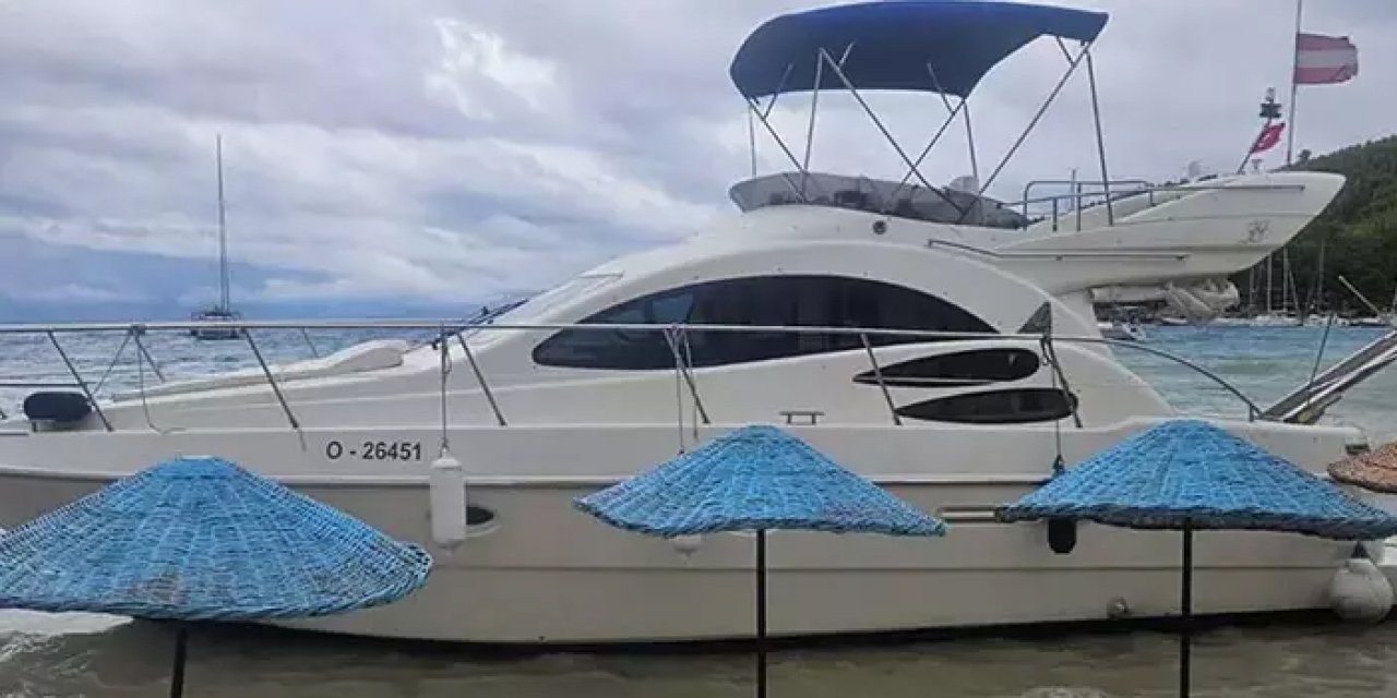 Gökova Körfezi’nde kuvvetli lodos motoryatı karaya oturttu