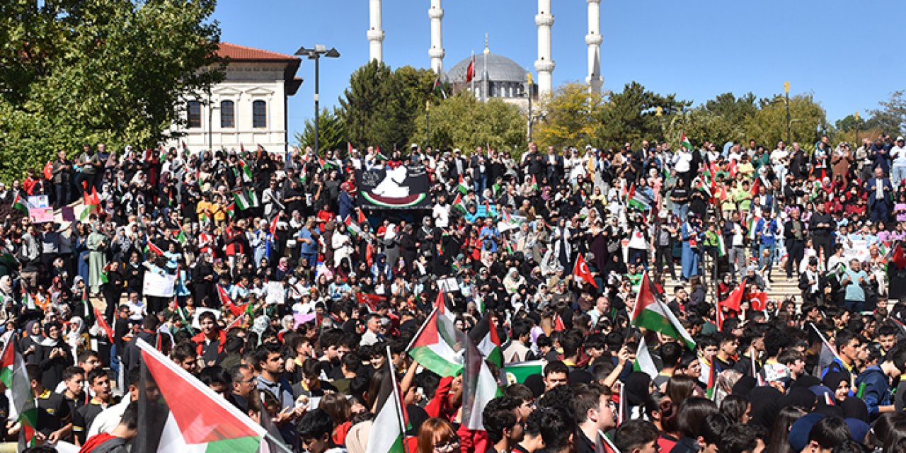 Sivas’ta binlerce öğrenci Filistin için yürüdü