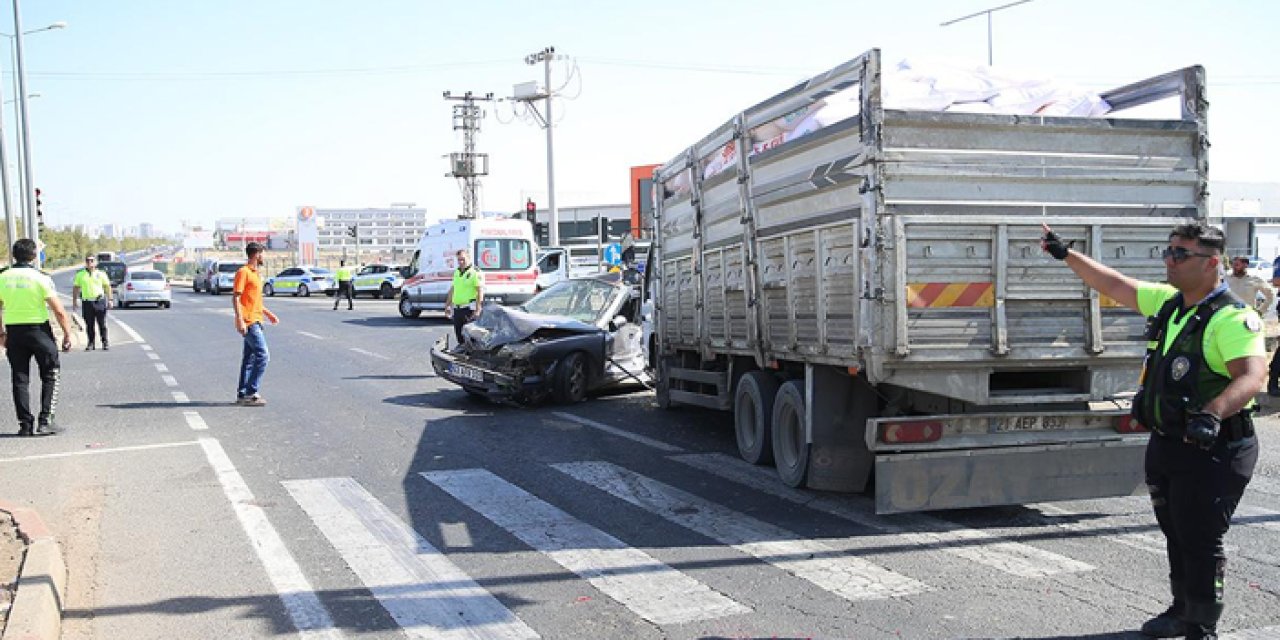 Diyarbakır’da zincirleme trafik kazası: 12 kişi yaralandı