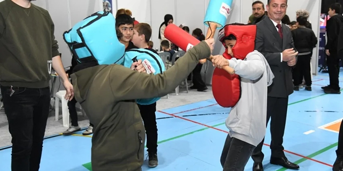 Pursaklar'da bilim şenliği başladı: Yoğun katılım var