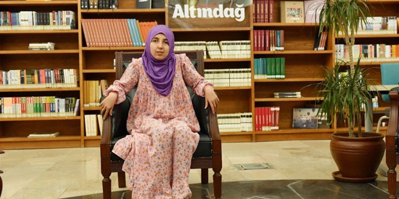 Altındağlı Zeynep, 500’den fazla kitap okuyarak kütüphanenin en başarılı üyesi oldu