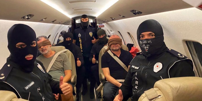 Kırmızı bültenle aranan iki uyuşturucu baronu Türkiye’ye getirildi