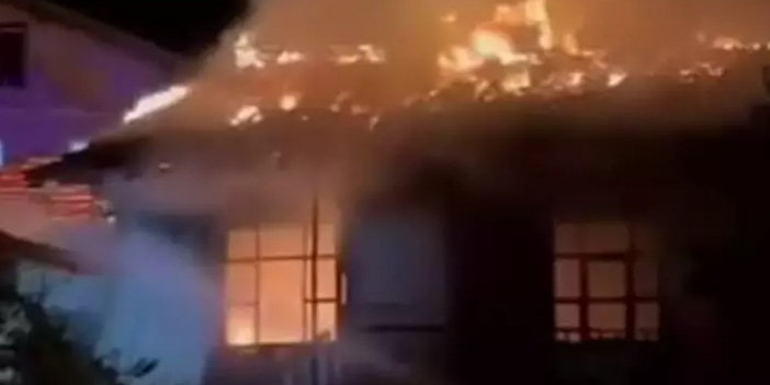 Amasya'da yangın: 2 ev küle döndü