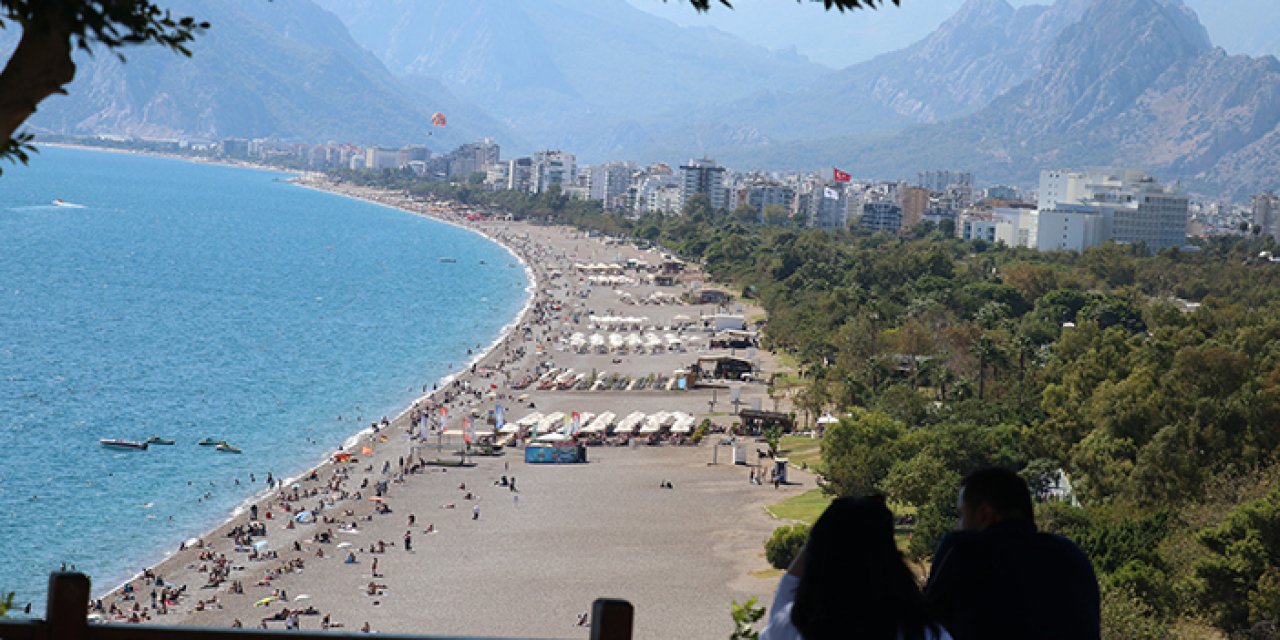 Antalya’da sahiller yaz havasını aratmadı