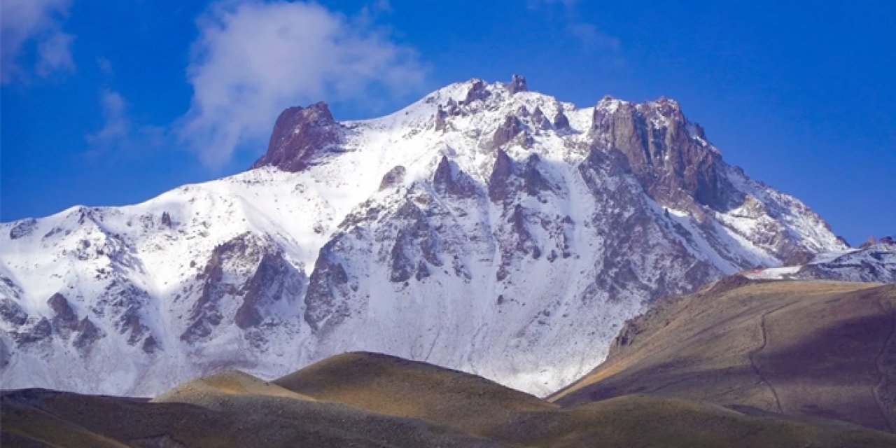 Erciyes’e mevsimin ilk karı düştü: Beyaz örtü 10 santimetreye ulaştı
