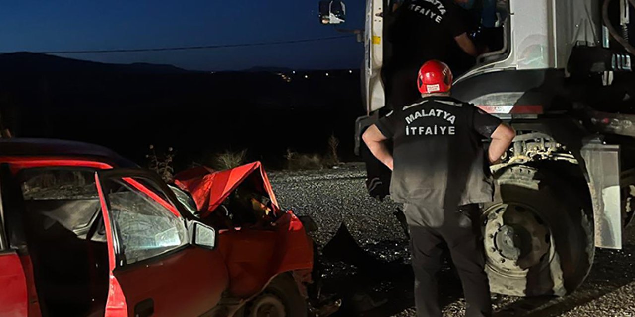 Malatya’da otomobil ile kamyon çarpıştı: 1 kişi öldü