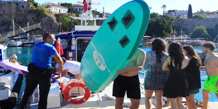 Faciadan akıllı saat kurtardı: Antalya’da 19 genç denizde mahsur kaldı