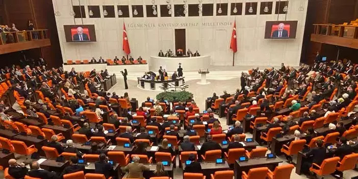 Kırmızı ışıkta kazaya 60 gün ehliyet iptali, trafikte tacize 180 bin TL ceza geliyor