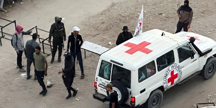 Gazze’de yeni takas adımı: Hamas 7 rehineyi Kızılhaç’a teslim etti