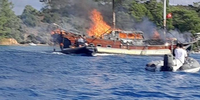 Fethiye açıklarında gulet teknede yangın çıktı