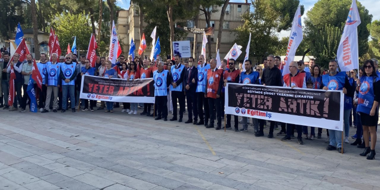 Manisa'da öğrenci ve akrabaları okul bastı! Çirkin saldırı...