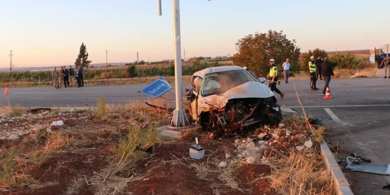 Kilis’te Minibüs ile Otomobil Çarpıştı: 12 Kişi Yaralandı