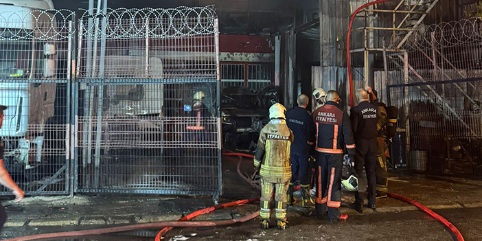 Ankara’da korkutan yangın: Araçlar alevlere teslim oldu