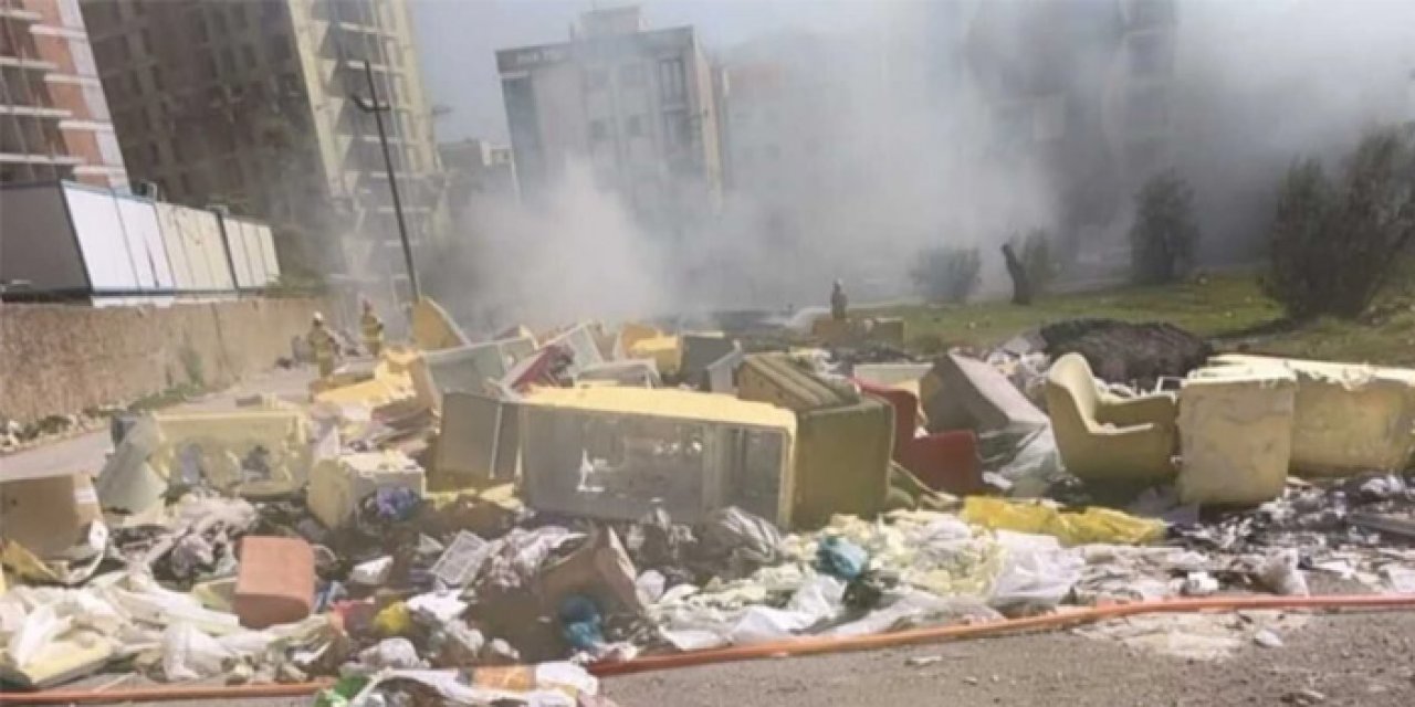 İzmir'de kablo ve hurda yangını paniğe neden oldu