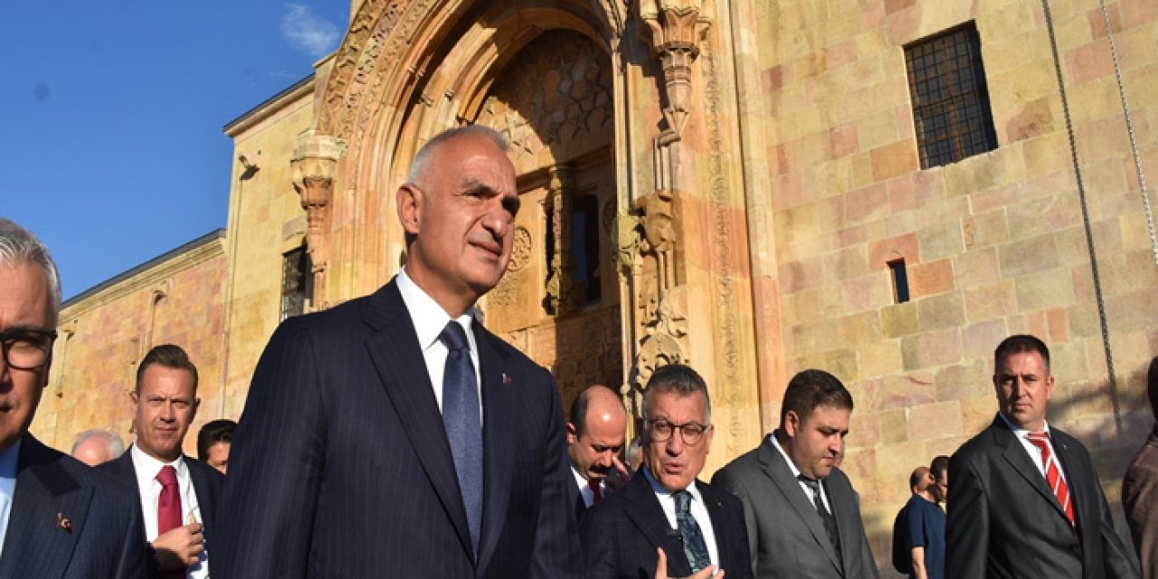 Bakan Ersoy: Halk kütüphanelerimizi çok işlevli merkezler haline getiriyoruz