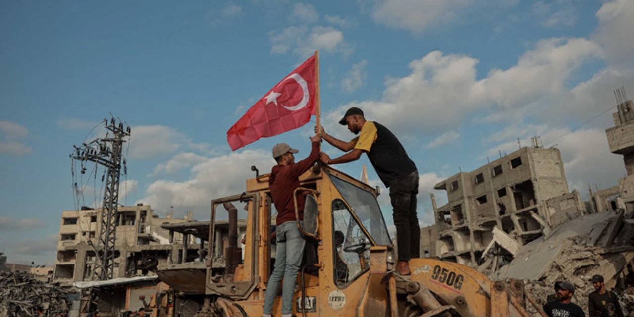 Gazze'de Türk bayraklı konvoy şehre giriş yaptı: Enkaz kaldırma çalışmaları başladı