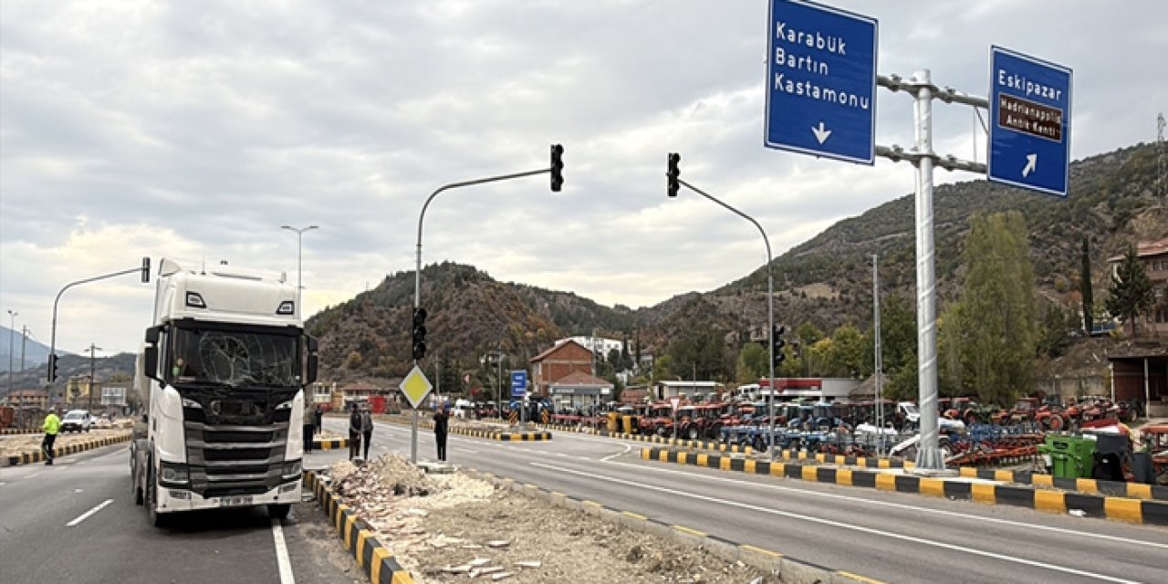 Karabük’te sporcu çocukları taşıyan minibüs kaza yaptı: 9 yaralı