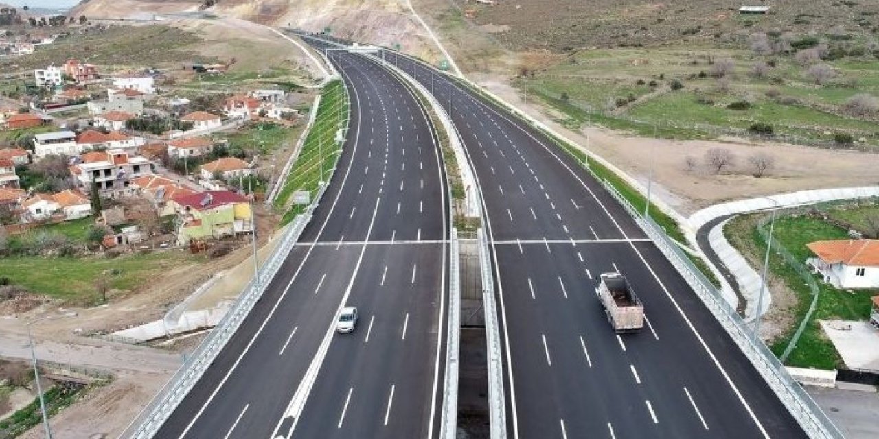 Turkuaz Köprülü Kavşağı çalışmaları devam ediyor