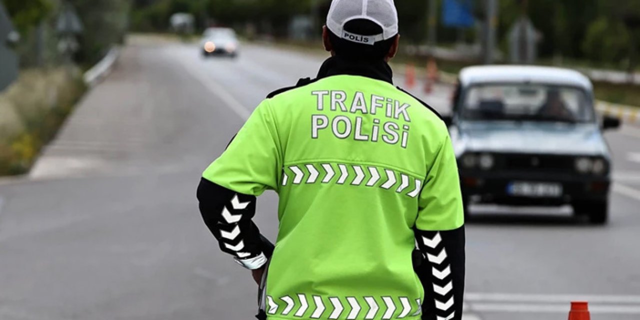 Trafikte 'dur' ihtarına uymayan sürücülere ağır ceza: 200 bin lira
