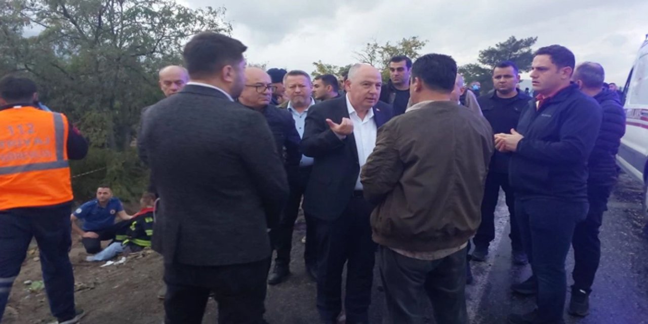 İzmir’den yola çıkan turist kafilesi dönüşte kaza yaptı: Ölü ve yaralılar var!