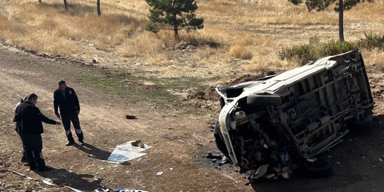 Sivas’ta minibüs kazası can aldı: 15 yaşındaki sürücü hayatını kaybetti
