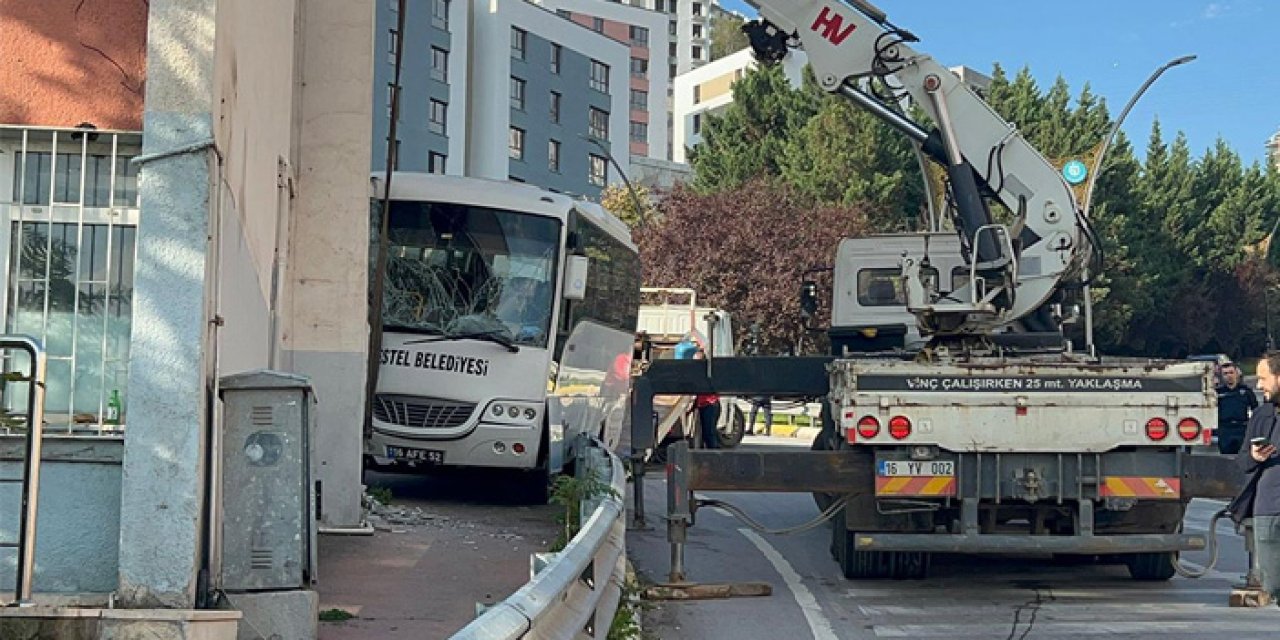 Kocaeli’de polisleri taşıyan midibüs kaza yaptı: 7 yaralı