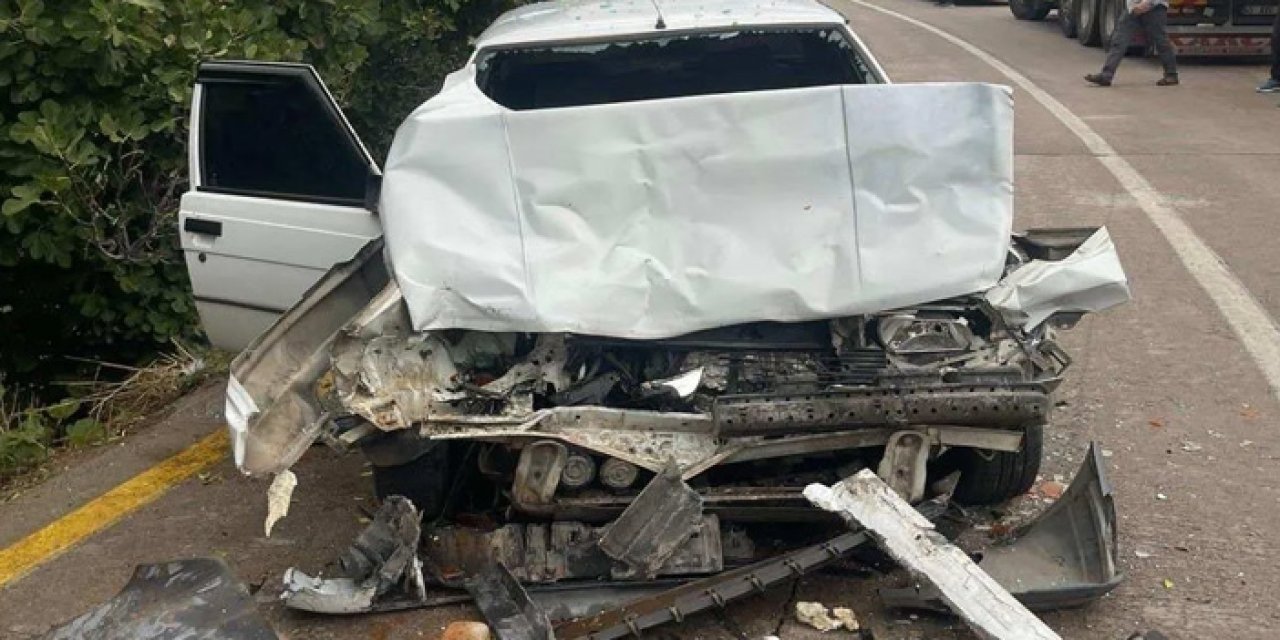 Manisa'da Korkutan Kaza: İki Araç Kafa Kafaya Çarpıştı, 4 Yaralı