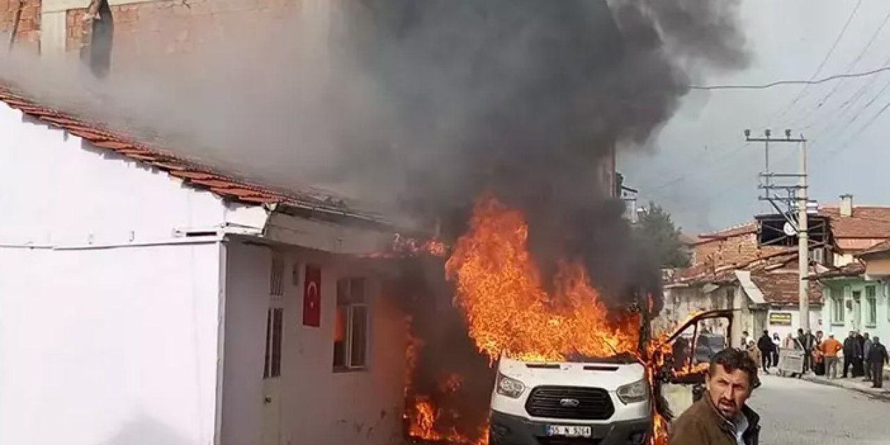 Samsun’da minibüs yangını 2 binaya sıçradı