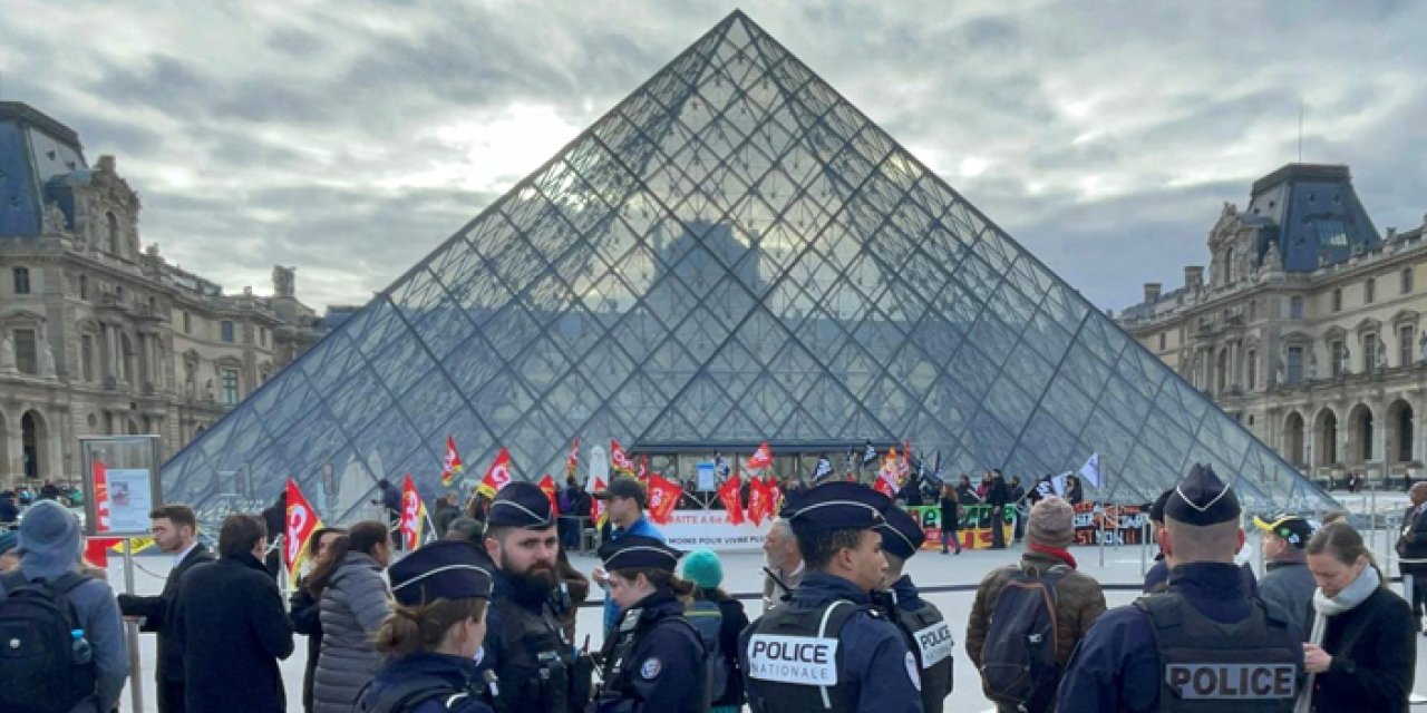 Louvre Müzesi’ndeki değerli mücevherler Fransa Merkez Bankası’na nakledildi